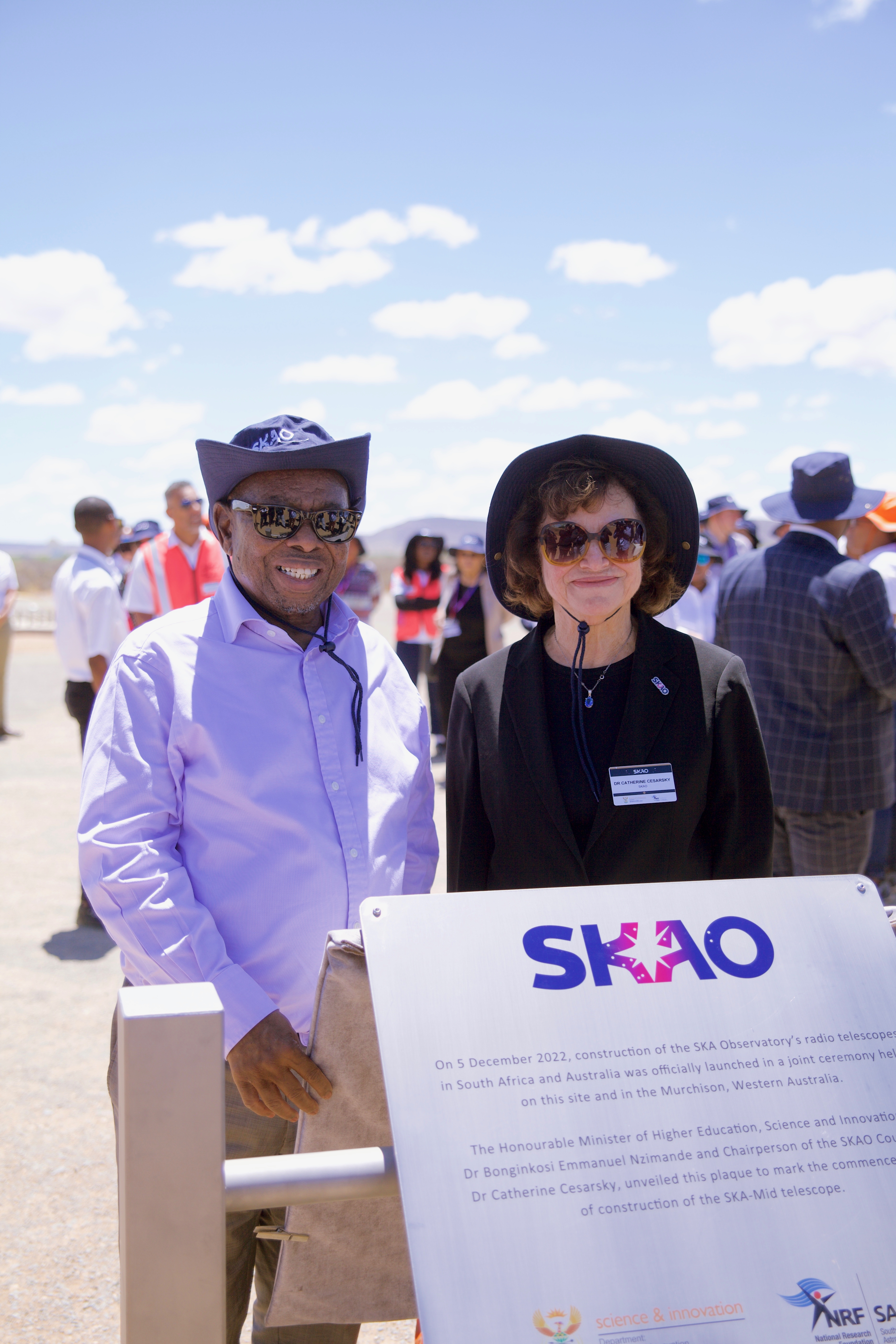 Catherine Cesarsky and the South African Minister of Science and Innovation Dr Blade Nzimande at the construction commencement ceremony on the SKA-Mid site