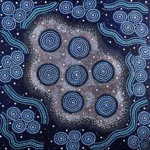 Painting of the seven sisters represented by concentric circles veiled in a white cloud. 