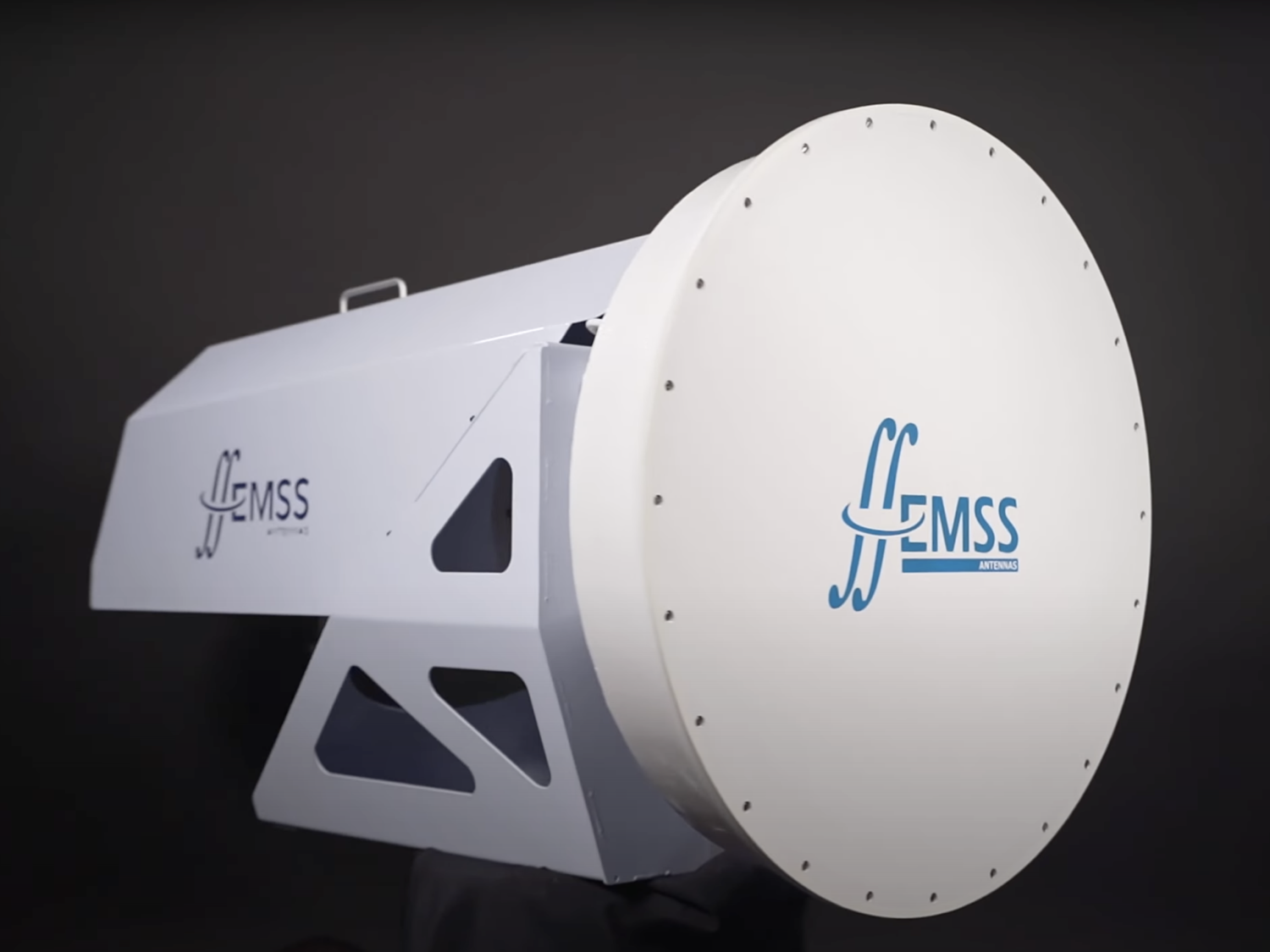 A digital model of the Band 2 feed. The component has a white structure with on the right side a circular drum-like part with the EMSS Antennas logo.